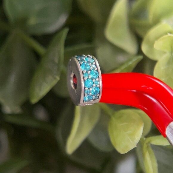 2 Pandora Shining Elegance Pave Green Cz Clips Spacers - Picture 3 of 4